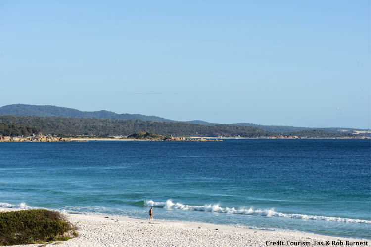 Binalong Bay, photo couresy Tourism Tas & Rob Burnett